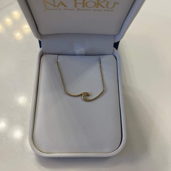 14KY Na Hoku Ocean Swell Diamond Pendant with a permanent attached 18” chain - Picture 3 of 3